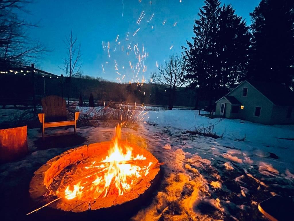 Cozy Cottage With Jacuzzi And Fire Pit And Reading Nook! Livingston Manor Εξωτερικό φωτογραφία