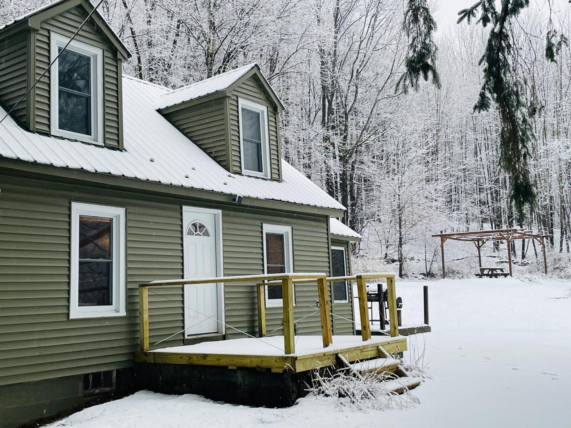 Cozy Cottage With Jacuzzi And Fire Pit And Reading Nook! Livingston Manor Εξωτερικό φωτογραφία
